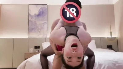 ✅精致and反差！抖音网红掰开小穴一字马插入骚的不行！高挑身材